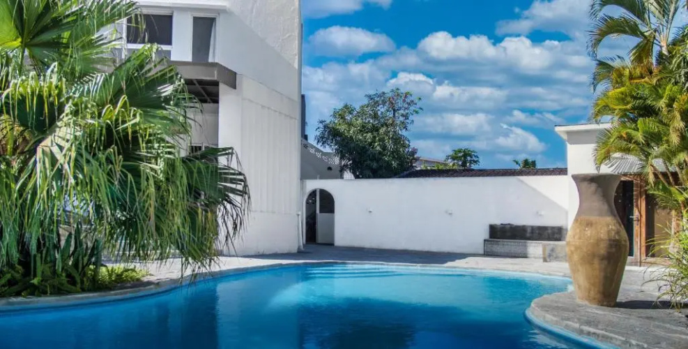 Contemporary Private Studio with Pool and Kitchen