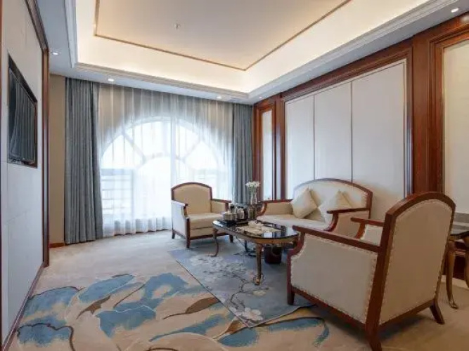 Vienna Classic Hotel (Jieyang Huilai Kuihe Avenue Longjiang)