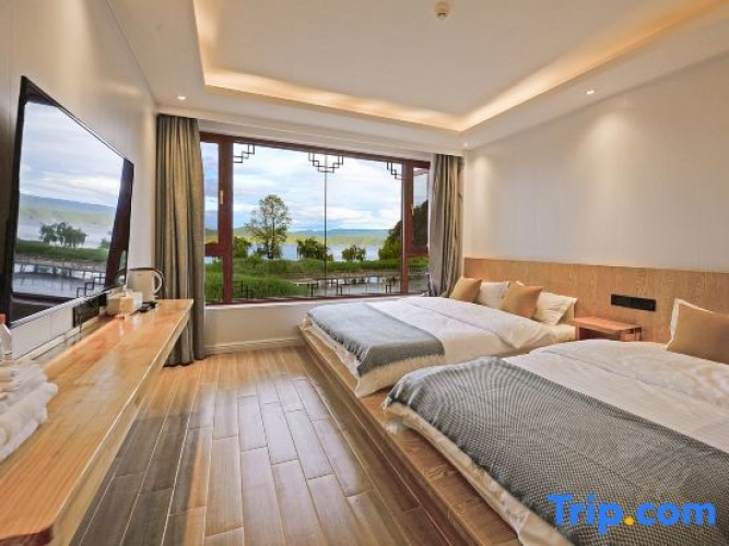 Standard Twin room with view