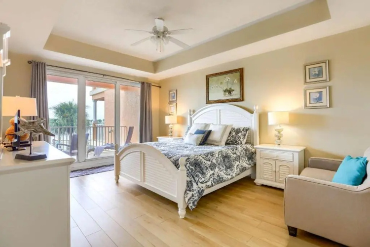 206 Harborview Grande