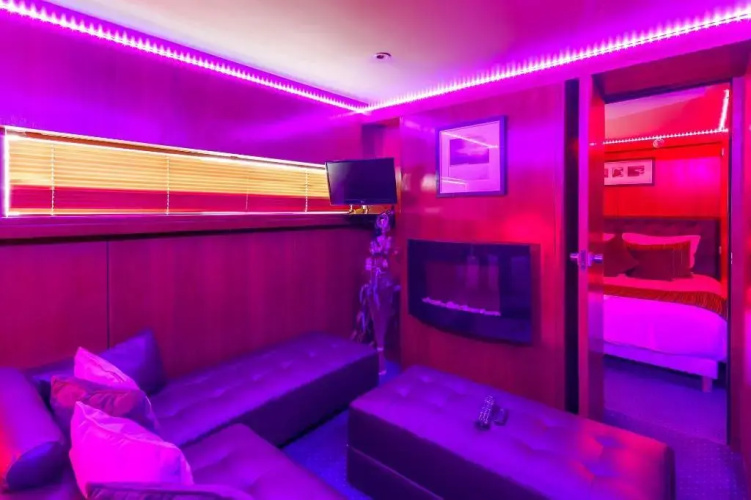 VIP Paris Yacht Hotel