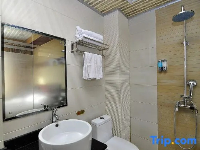 Luoping Star River Express Hotel