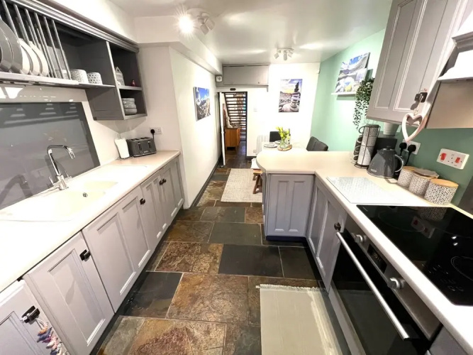 Cottage - Sleeps 4 - Pet Friendly - Terrace