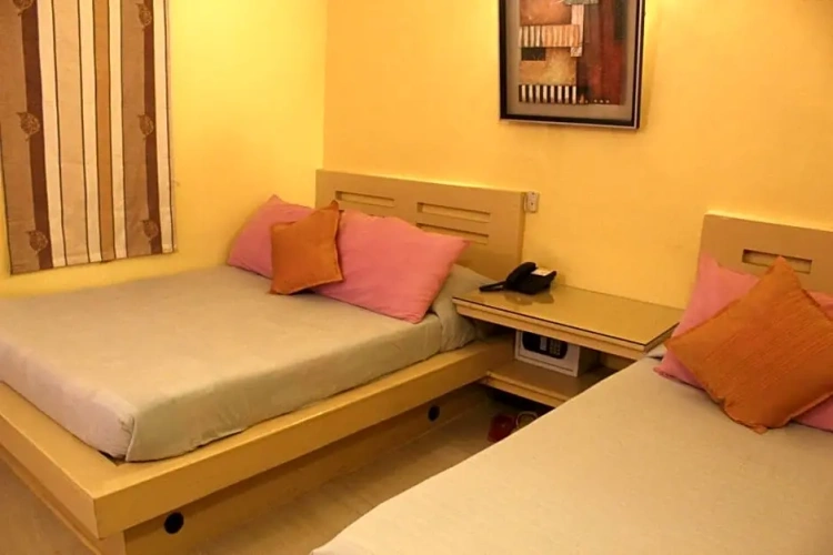 Standard Triple room