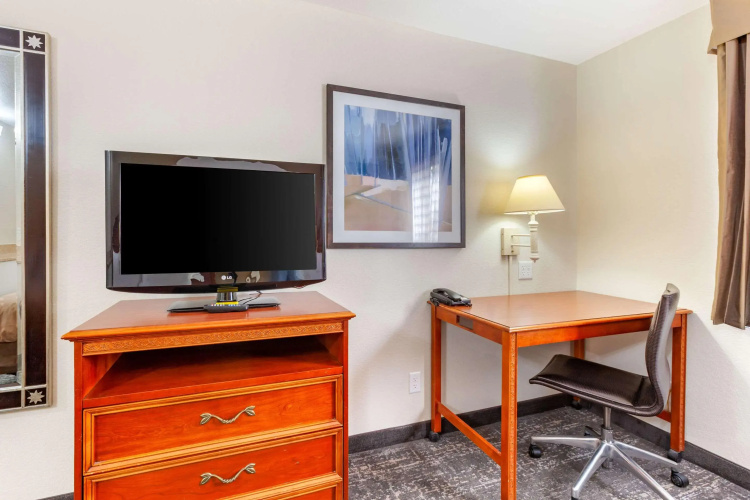 Quality Inn Phoenix Scottsdale West