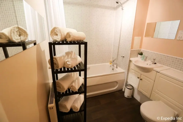 3 Bedrooms Apartment