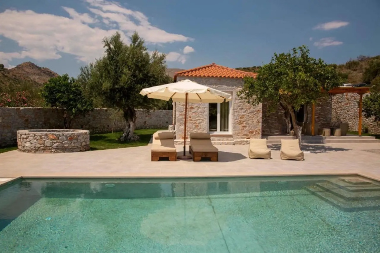 Mani Luxury Villa with Private Pool