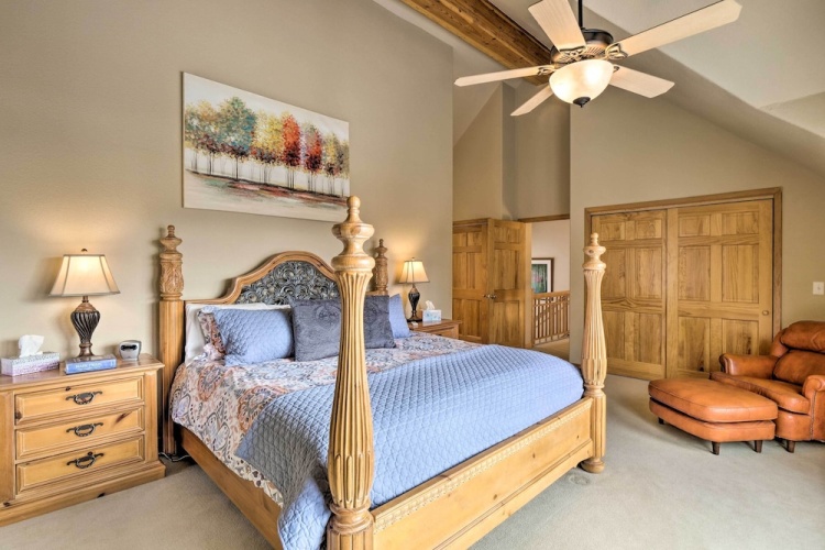 Grand Fraser Escape w/ Private Deck & Hot Tub