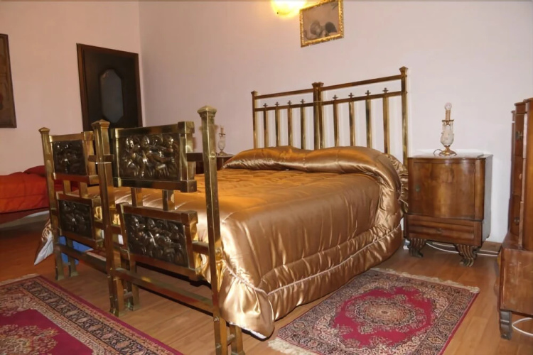 Naples Anticaglia Palace