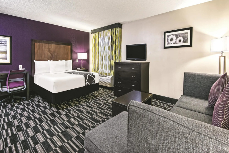 La Quinta Inn and Suites Woodlands South