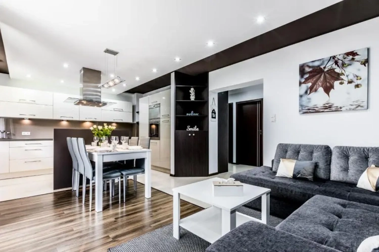 2 Bedrooms Apartment