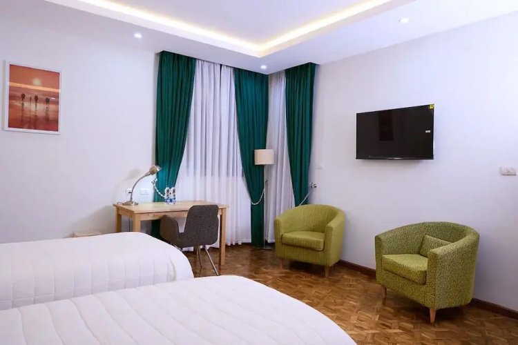 Garden Hills Hotel