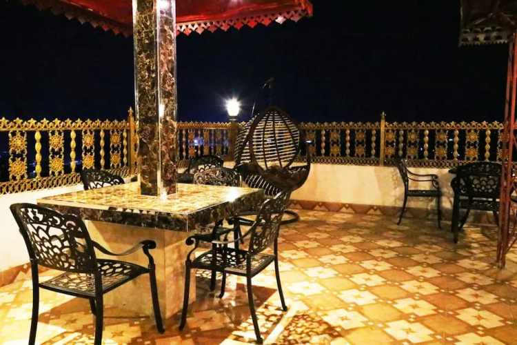 JAVAN Hotel