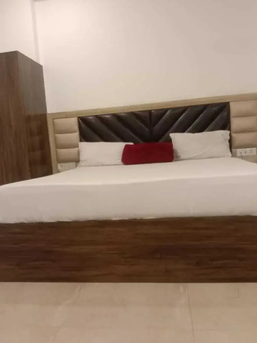 Hotel The Royal Crown