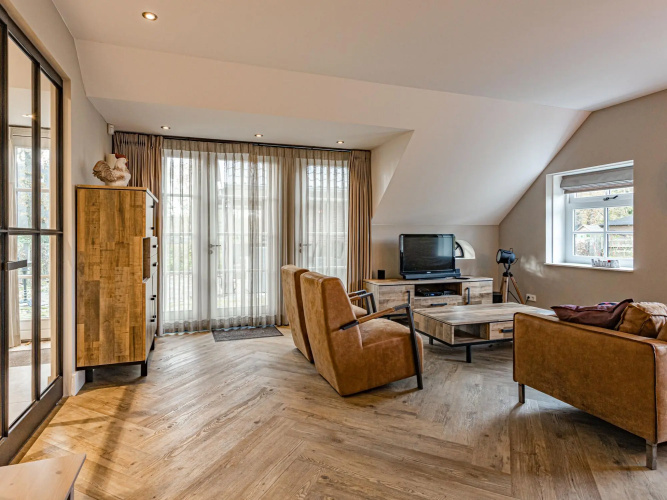 Charming Holiday Home in Nijverdal with Jacuzzi