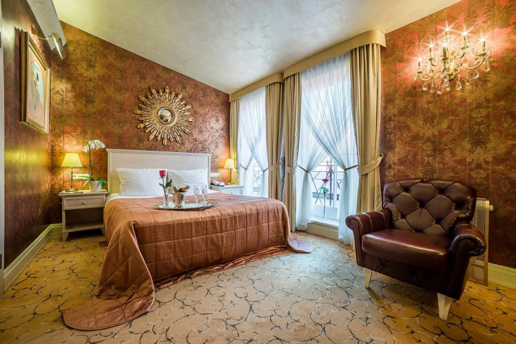 IMPERIAL Hotel & Restaurant