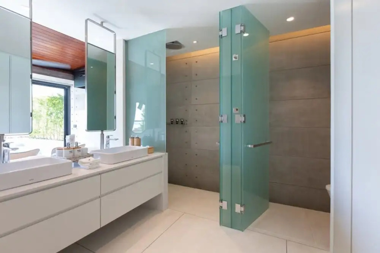 Gamay 3-bedroom Villa With Beach Access