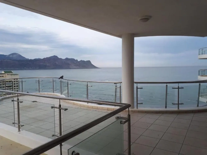 3 Bedrooms Apartment