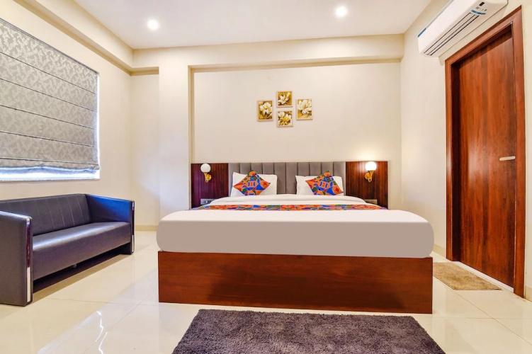 Fabhotel Pravaasam Residency