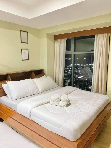 Deluxe room with balcony and with partial ocean view