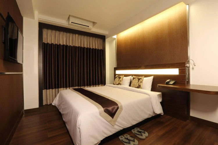 Clover Suites Royal Lake Yangon