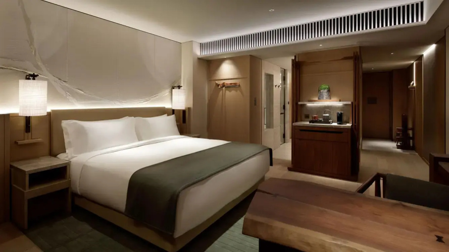 Deluxe Double room with city view