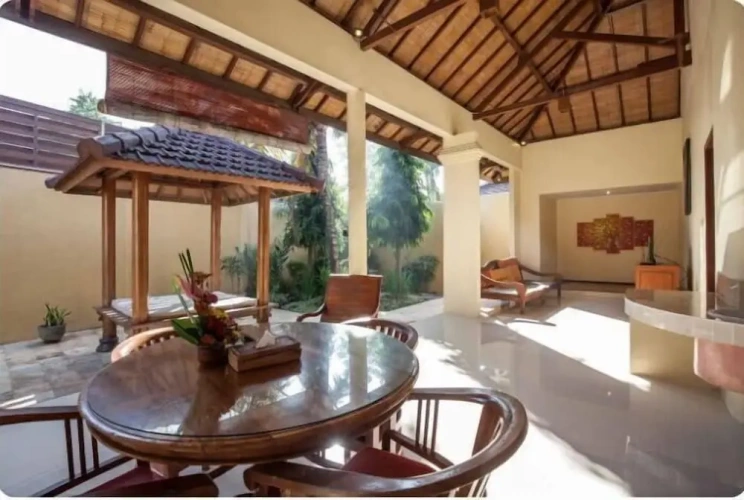 2 Bedrooms Villa
