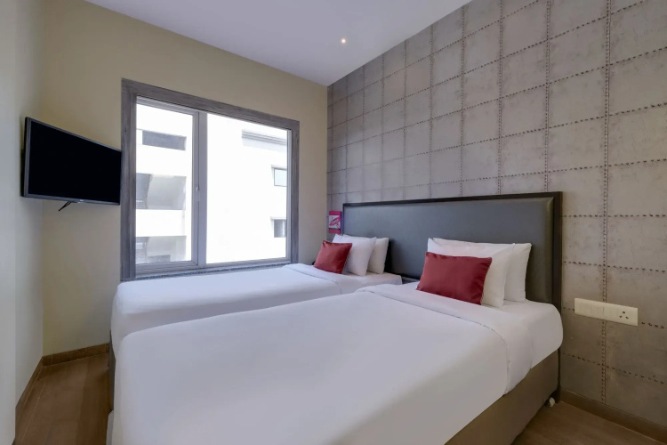 7 Apple Hotel