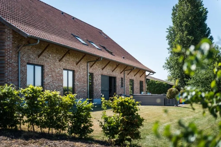5 Bedrooms Cottage