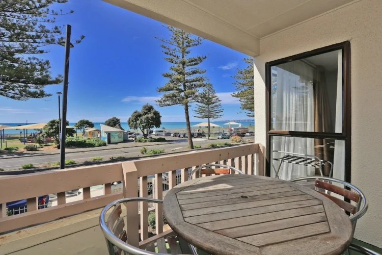 2 Bedrooms Standard Family room with balcony and with ocean view