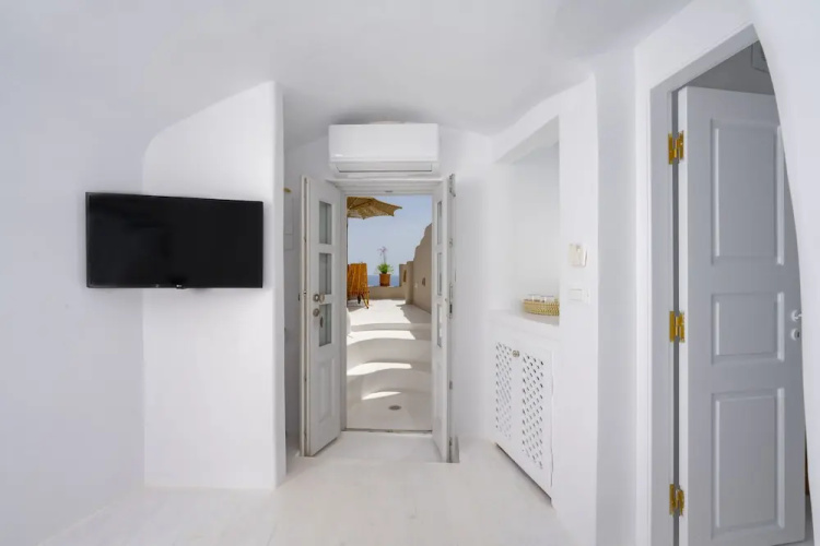 Nano Oia Canaves