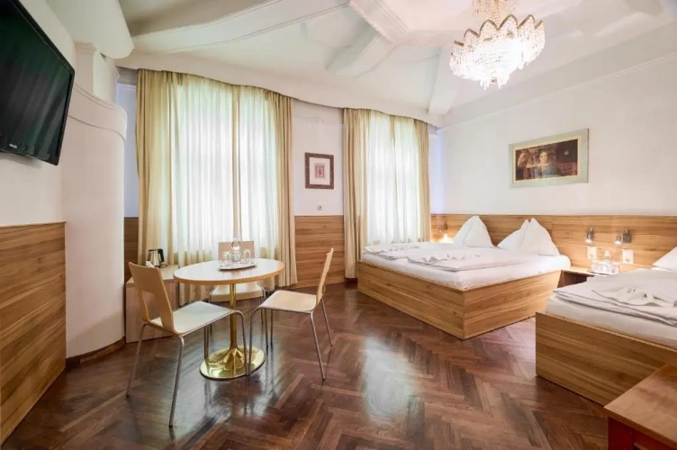 Standard Triple room