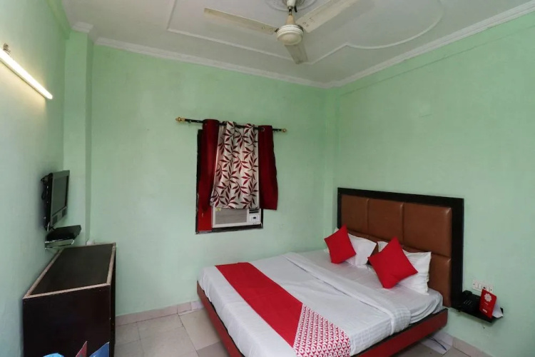 OYO 27596 Hotel Parkash Dx