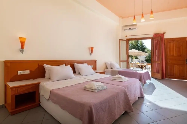 Standard Triple room with balcony