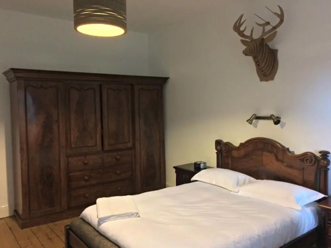Walltree House
