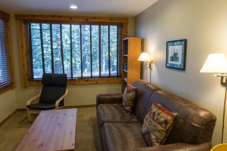 4033 Ski Trails