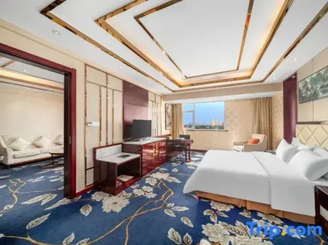 Deluxe Suite