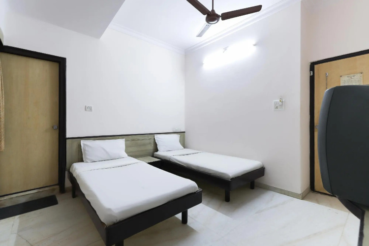 SPOT ON 45149 Hotel Geeta