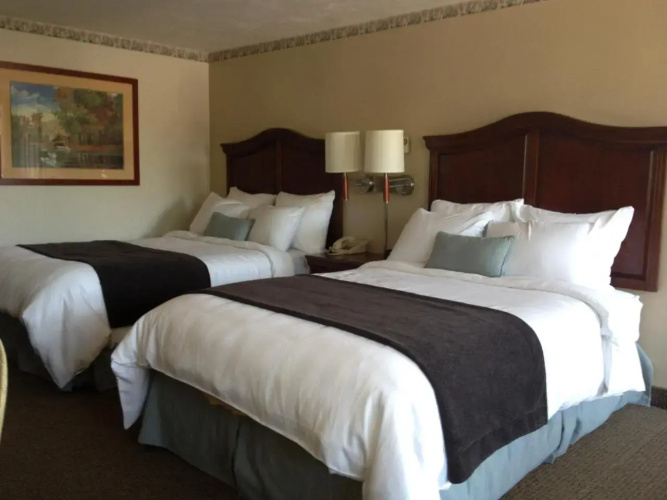 Holiday Hill Motor Inn