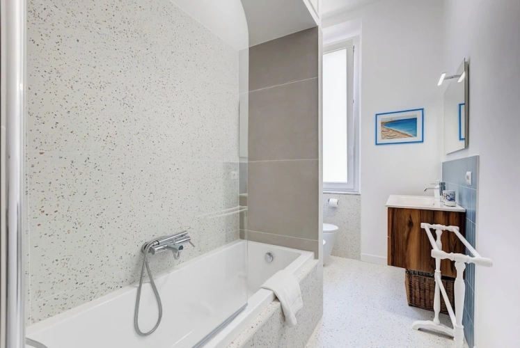 3 Bedrooms Apartment with city view