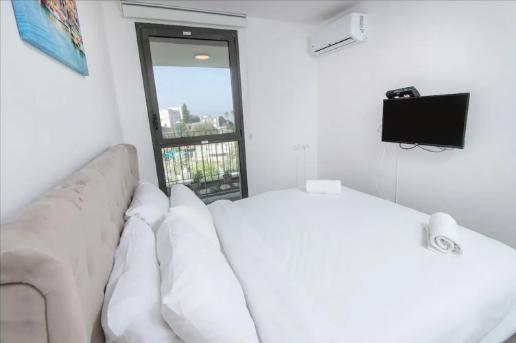 2 Bedrooms Family Apartment with balcony and with lake view