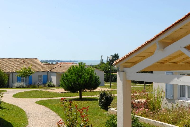2 Bedrooms Quadruple Apartment