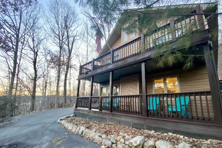 5 Bedrooms Cottage