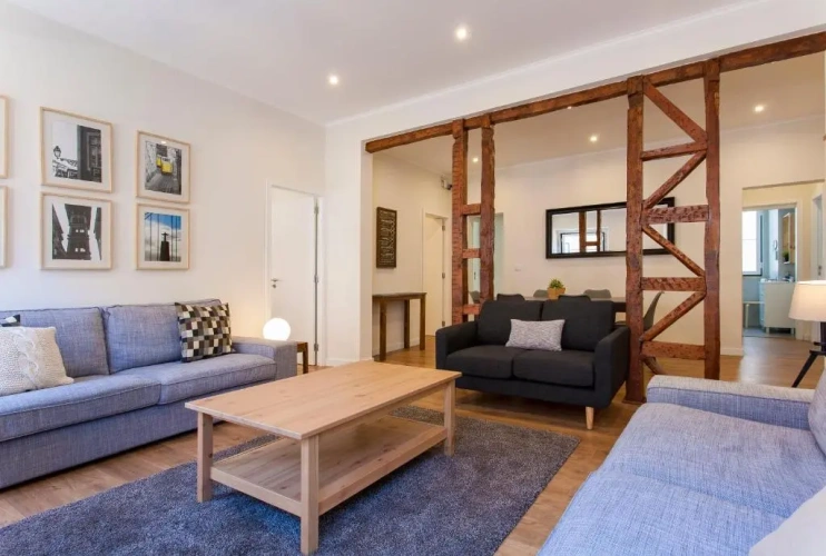 5 Bedrooms Apartment