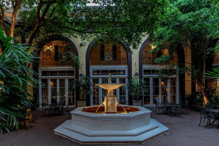 Hotel Mazarin Over view