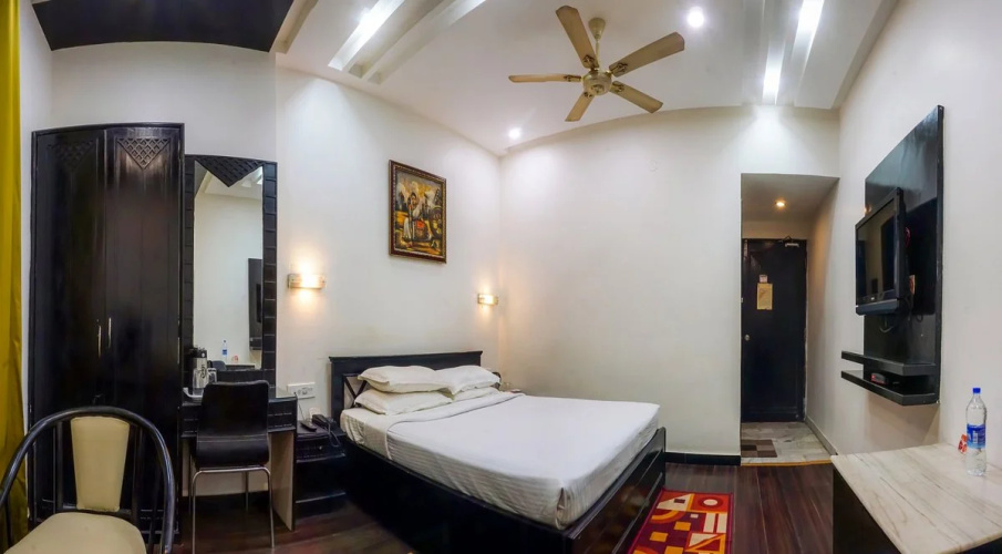 Hotel Sheela Towers