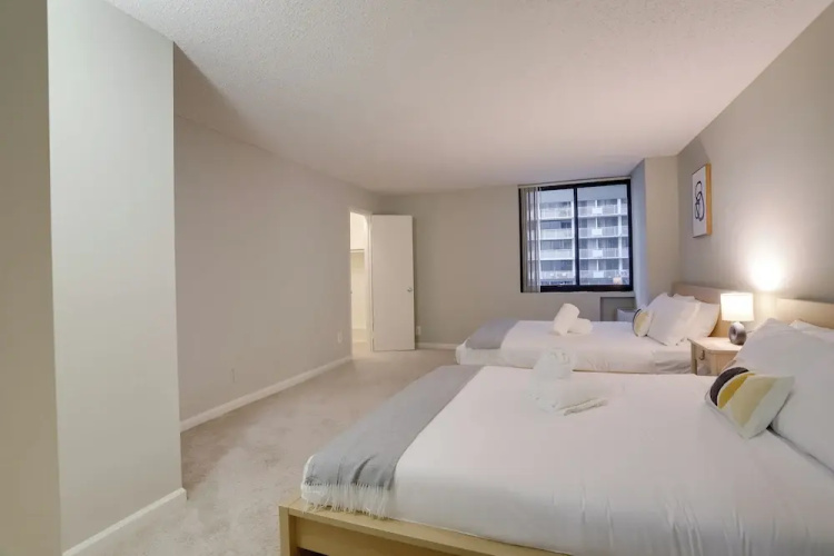 Modern Apt Near Airport & Metro
