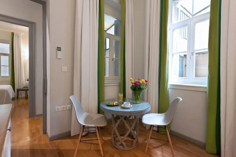 Acropolis TownHouseCo Suites