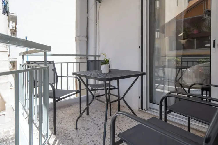 Classic Apartment in Piraeus, walk to Zeas Marina