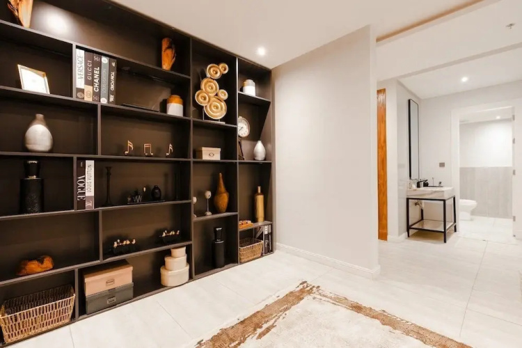 Lovely & Spacious Three Bedroom Flat in Alnarjis